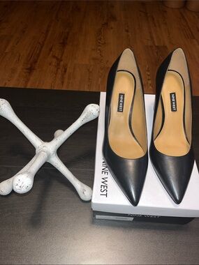 Nine West Black Leather Pointed Toe Pumps